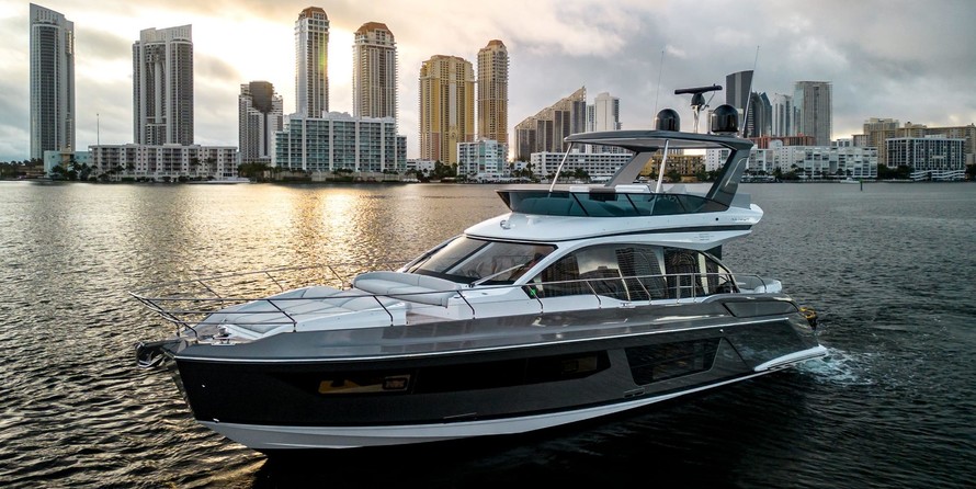 Azimut 53 Fly