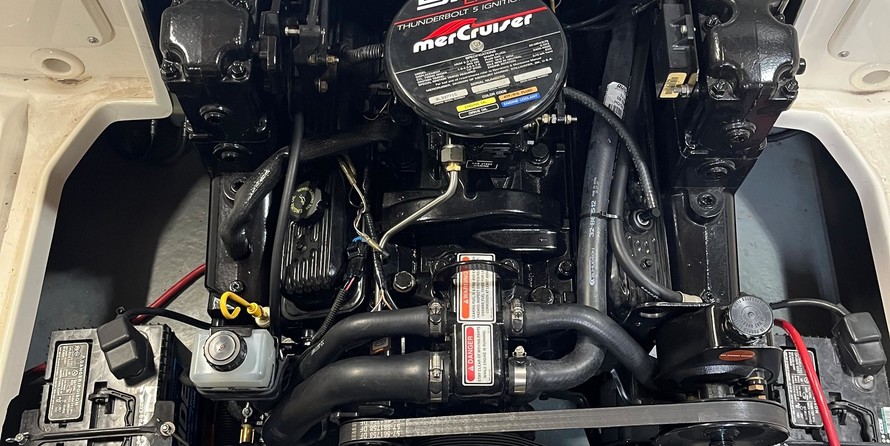 Sea ray 215 express cruiser