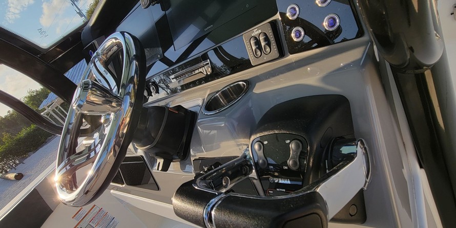 Robalo centre console r272