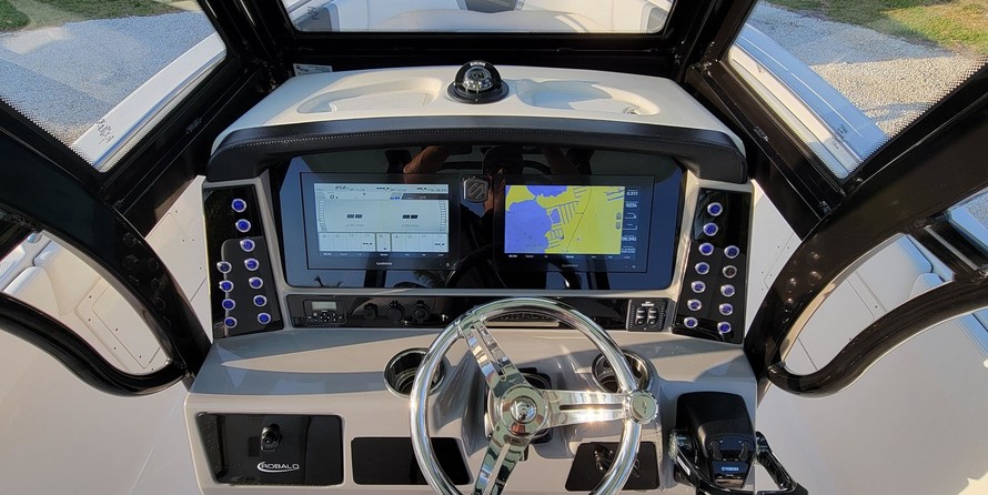 Robalo centre console r272