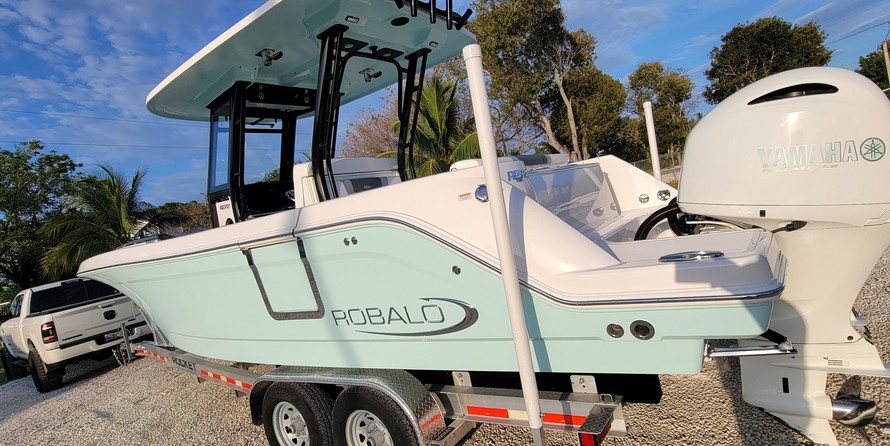 Robalo centre console r272