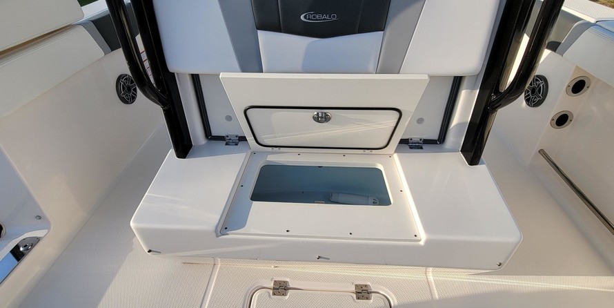 Robalo centre console r272