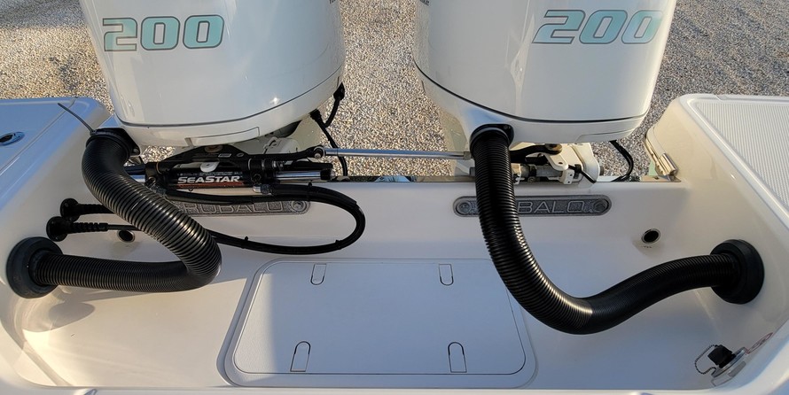 Robalo centre console r272