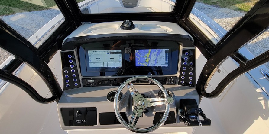 Robalo centre console r272