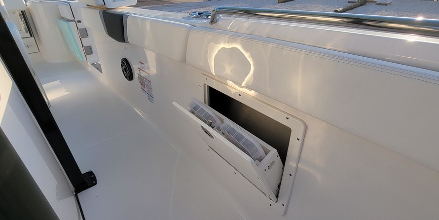 Robalo centre console r272