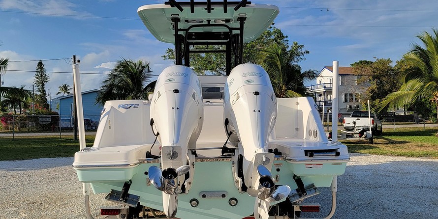 Robalo centre console r272