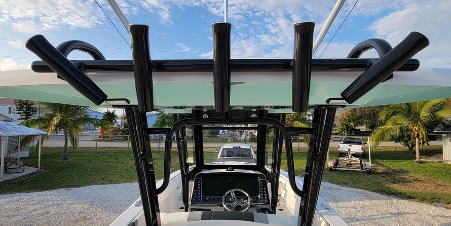 Robalo centre console r272