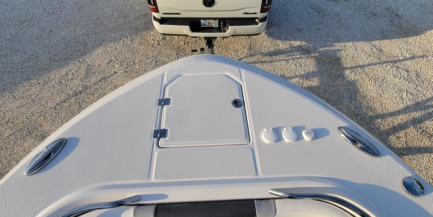 Robalo centre console r272