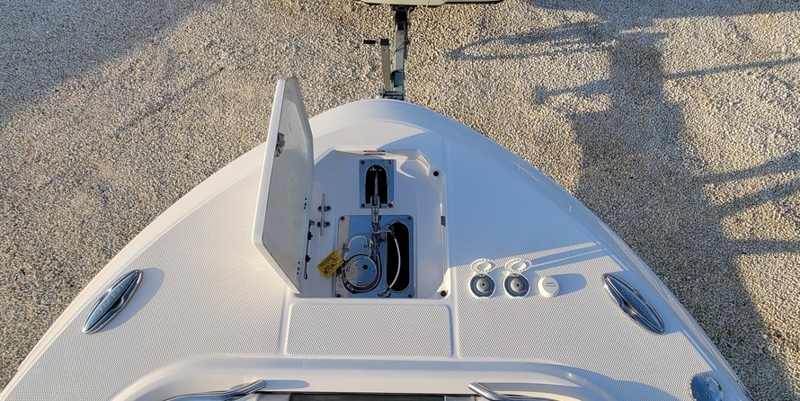 Robalo centre console r272