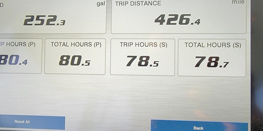 Robalo centre console r272