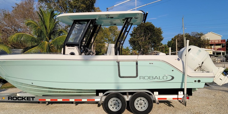 Robalo centre console r272