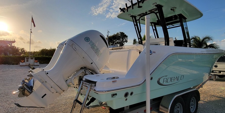 Robalo centre console r272