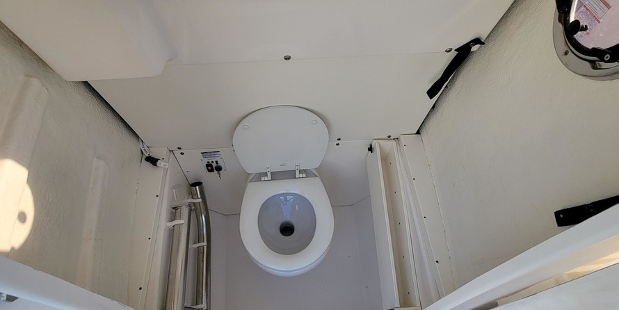 Robalo centre console r272