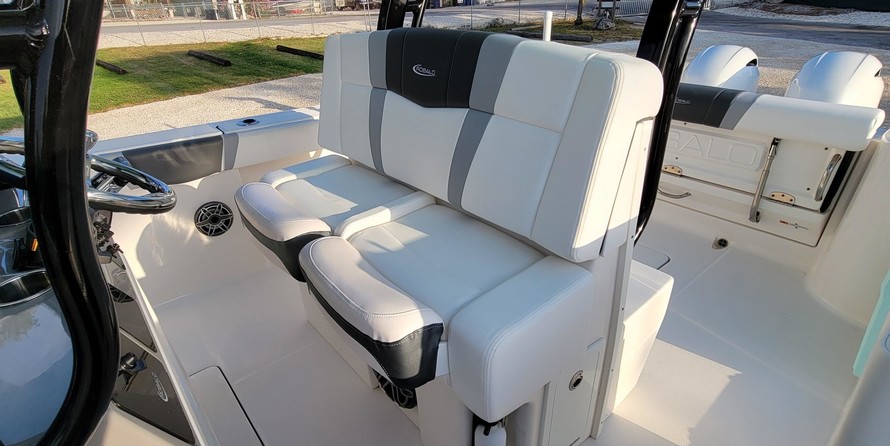 Robalo centre console r272