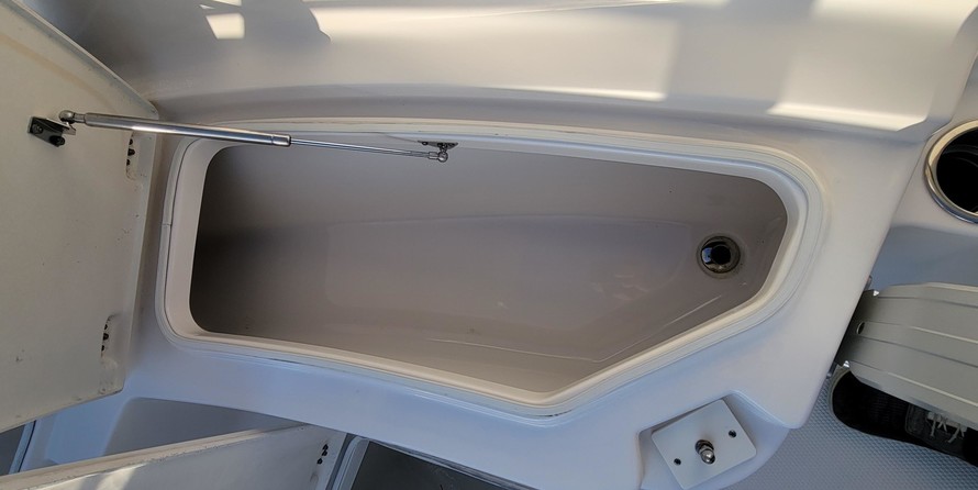 Robalo centre console r272
