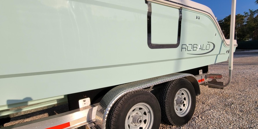 Robalo centre console r272