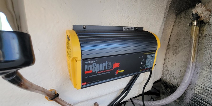 Robalo centre console r272