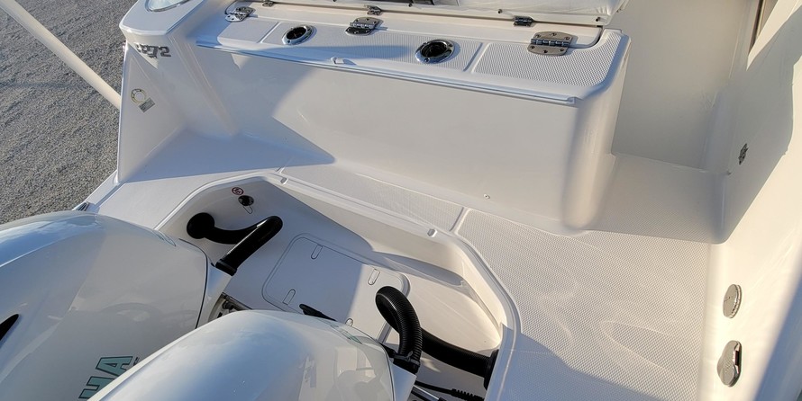 Robalo centre console r272