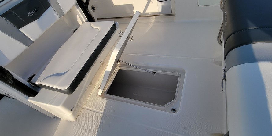 Robalo centre console r272