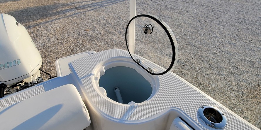 Robalo centre console r272