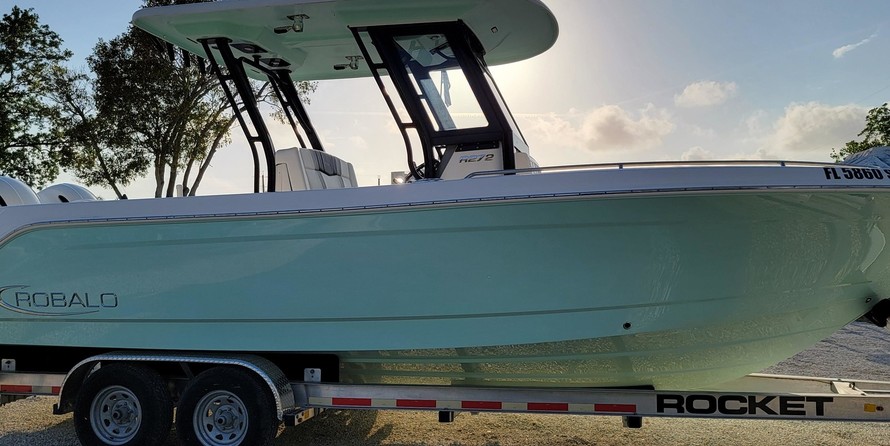 Robalo centre console r272