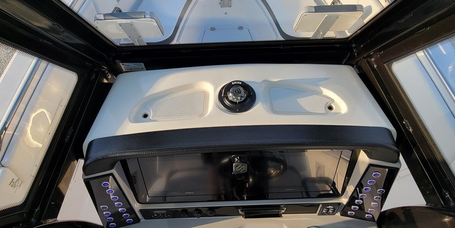 Robalo centre console r272