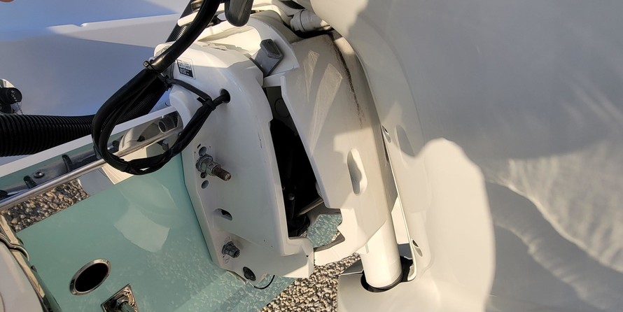 Robalo centre console r272