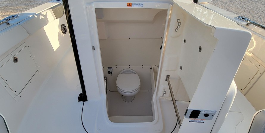 Robalo centre console r272