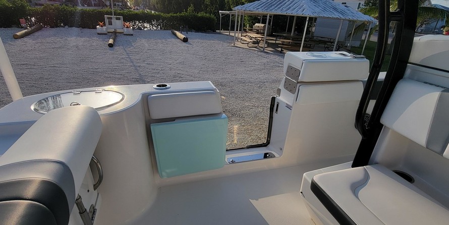 Robalo centre console r272