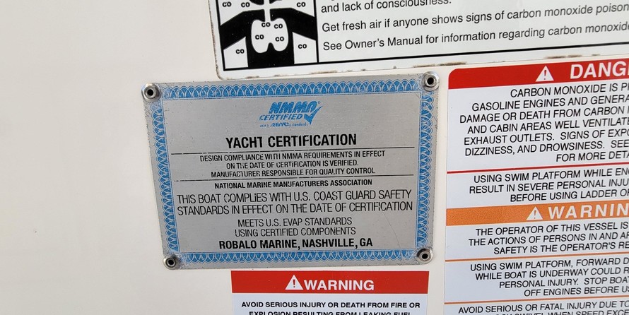 Robalo centre console r272