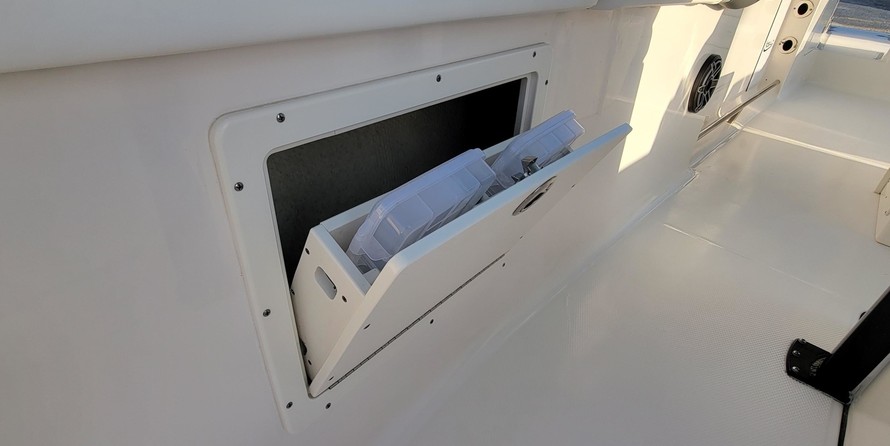 Robalo centre console r272