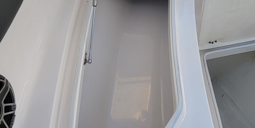 Robalo centre console r272