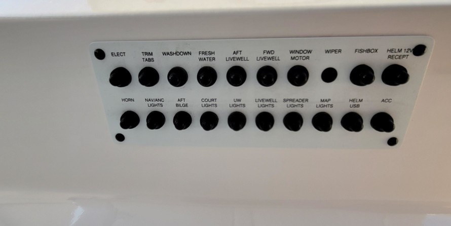 Robalo centre console r272