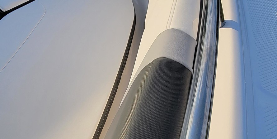 Robalo centre console r272