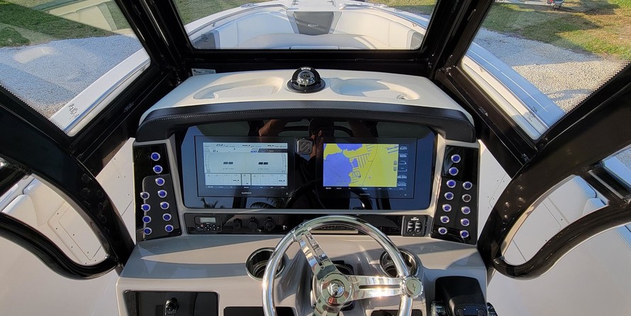 Robalo centre console r272