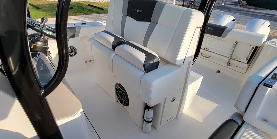 Robalo centre console r272