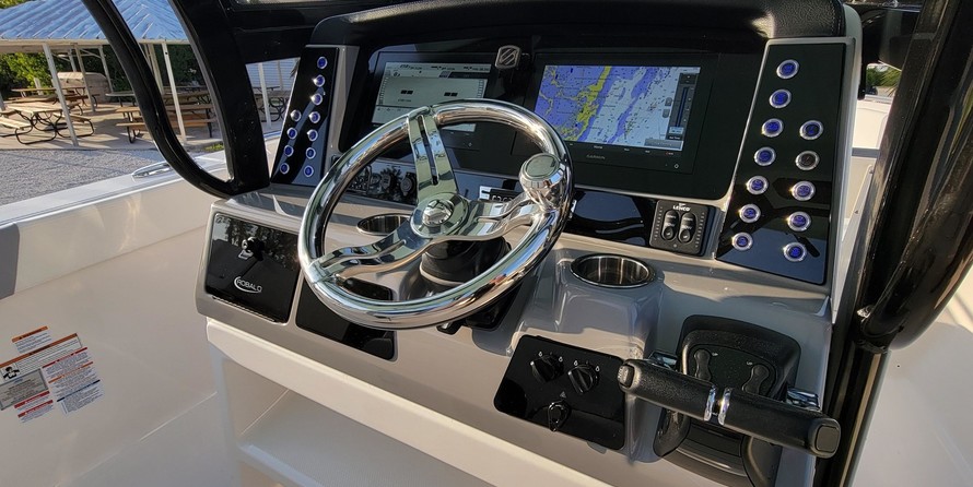 Robalo centre console r272