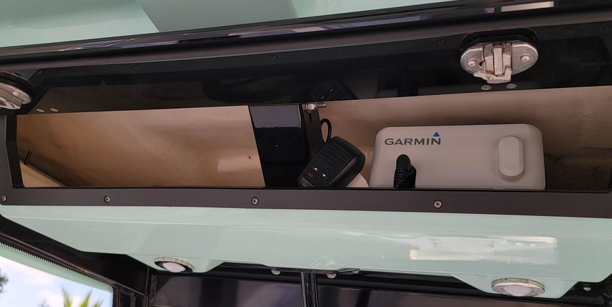 Robalo centre console r272