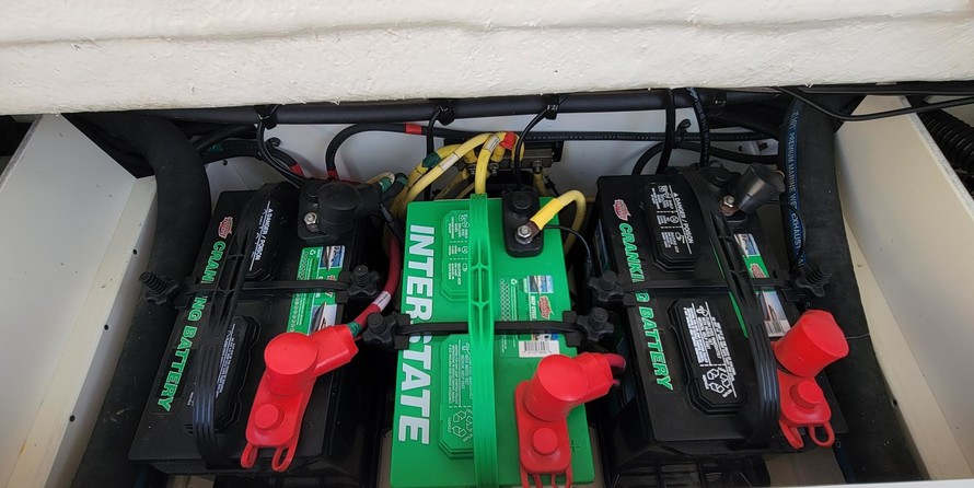 Robalo centre console r272