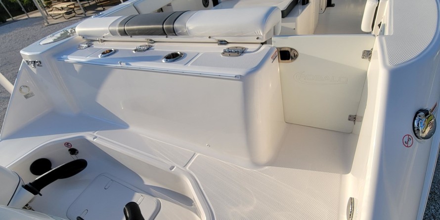 Robalo centre console r272