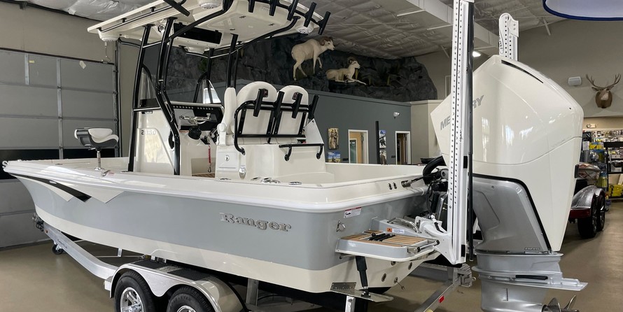 Ranger boats 2400 bay
