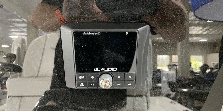 Ranger boats 2400 bay