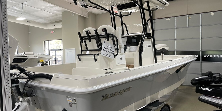 Ranger boats 2400 bay