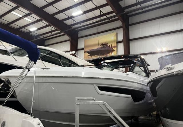 Cruisers Yachts Intercruiser 34