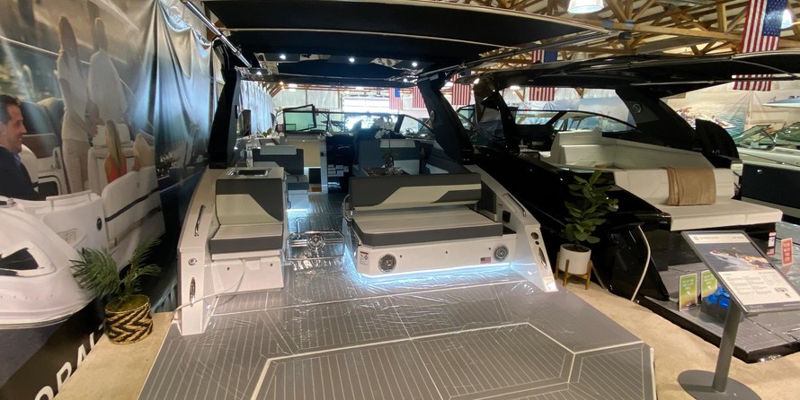 Cruisers Yachts Intercruiser 34