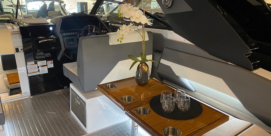 Cruisers Yachts Intercruiser 34