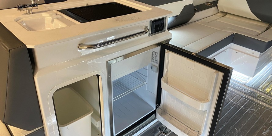 Cruisers Yachts Intercruiser 34