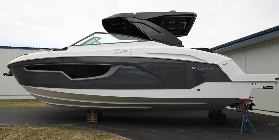 Cruisers Yachts Intercruiser 34