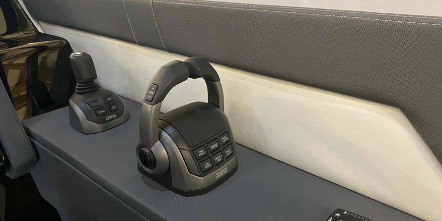 Cruisers Yachts Intercruiser 34