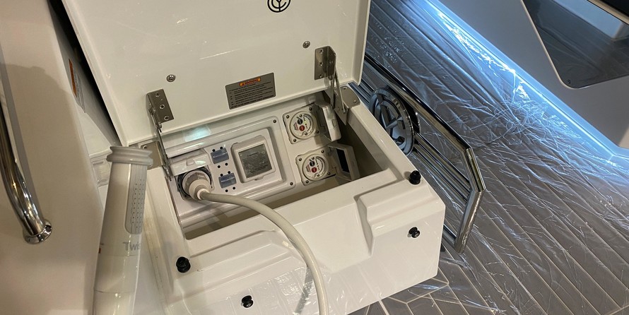 Cruisers Yachts Intercruiser 34